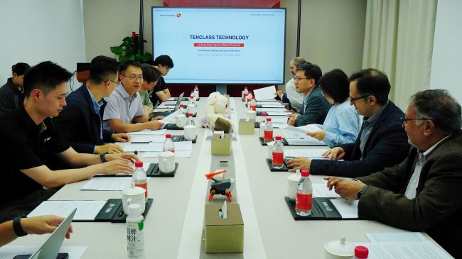 IEEE国际专家团走进这家深企，点赞深圳AI原生生态建设实践新闻配图